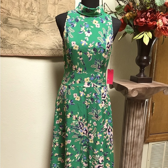 Vince Camuto Dresses & Skirts - VINCE CAMUTO green beautiful dress, size 2.  High neck, sleeveless, NWT
